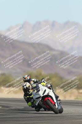 media/Oct-30-2025-Racers Edge (Thu) [[dabbdaf680]]/3-B Group/Session 2 (Turn 14)/